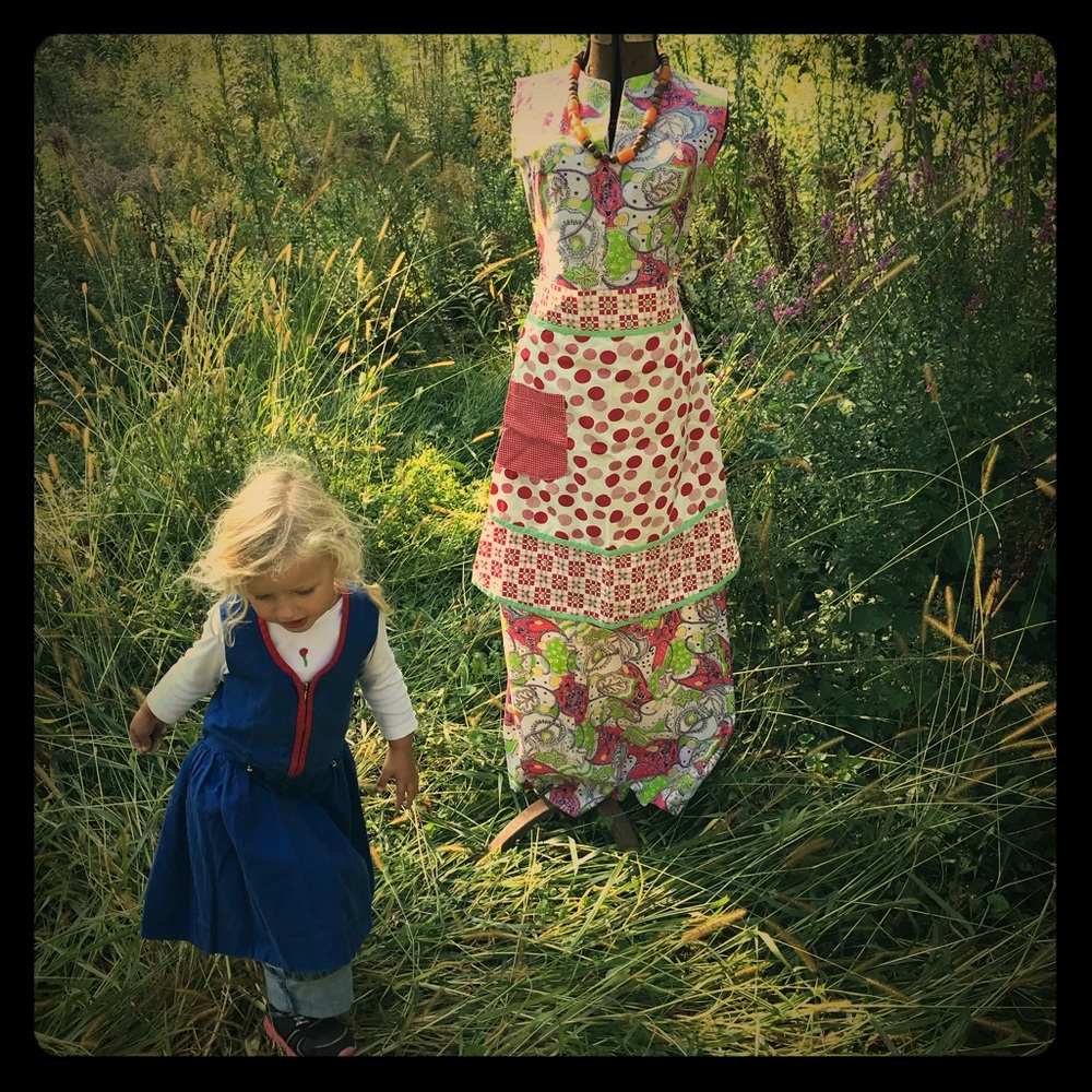 Vintage looking apron with pocket